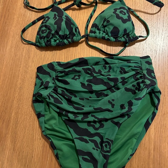 Self Portrait triangle bikini set- size 2 - Picture 4 of 5
